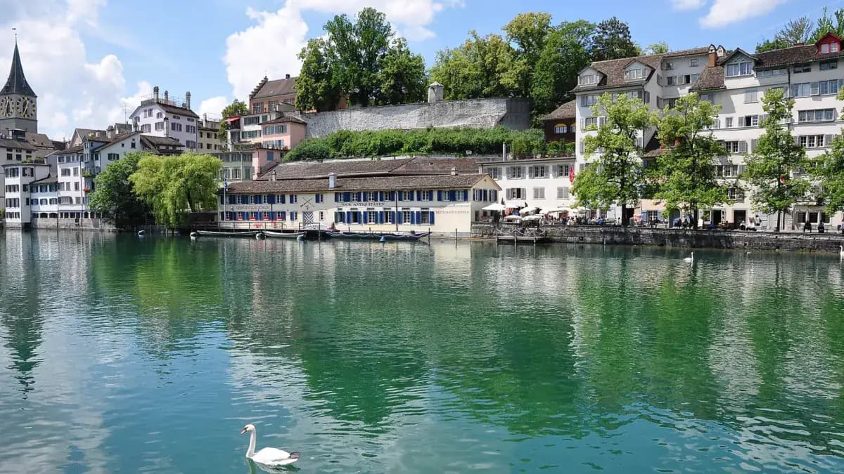 Limmat in der Altstadt von Zürich, Hauptort des Kantons Zürich